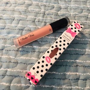 Violet Voss matte lippie